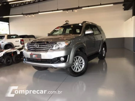 Toyota HILUX SW4 2.7 SR 7 Lugares 4X2 16V 4 portas