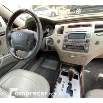 AZERA 3.3 MPFI GLS Sedan V6 24V
