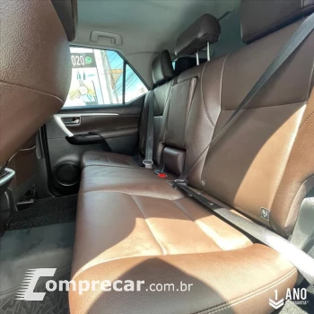 HILUX SW4 2.8 SRX 4X4 7 LUGARES 16V TURBO INTERCO