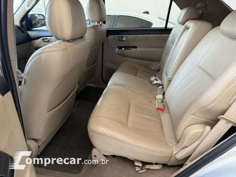 Hilux SW4 3.0 16V 4P SRV 4X4 7 LUGARES TURBO DIESEL AUTOMÁTI