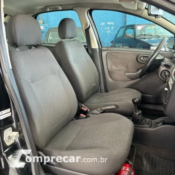 CORSA 1.0 MPFI Premium Sedan 8V