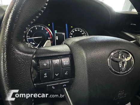HILUX SW4 2.8 D-4D TURBO DIESEL SRX 7L 4X4 AUTOMÁTICO