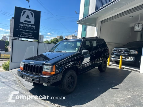 Grand Cherokee 4.0 Laredo 4X4 6I 12V Gasolina 4P Automático