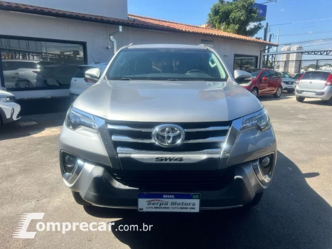 Hilux SW4 2.8 4P SRX 4X4 DIAMOND 7 LUGARES TURBO DIESEL AUTO