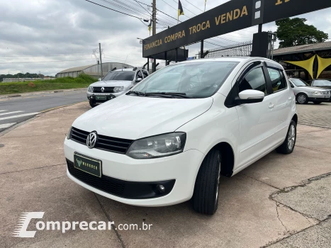 Volkswagen FOX 1.6 MI Highline 8V 4 portas