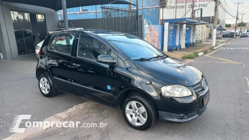 Volkswagen FOX 1.6 MI Route 8V 4 portas