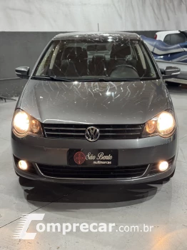 Volkswagen POLO SEDAN 1.6 MI Comfortline 8V 4 portas