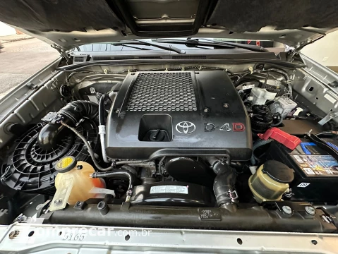 Toyota HILUX SW4 3.0 SRV 4X4 16V Turbo Intercooler 4 portas