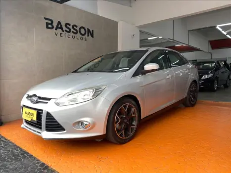 FORD FOCUS 2.0 Titanium Sedan 16V 4 portas