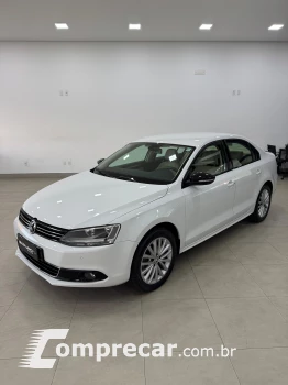 Volkswagen JETTA 2.0 TSI Highline 211cv 4 portas