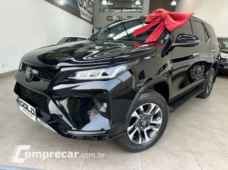 Toyota HILUX SW4 2.8 D-4D TURBO DIESEL DIAMOND 7L 4X4 AUTOMÁTICO 4 portas