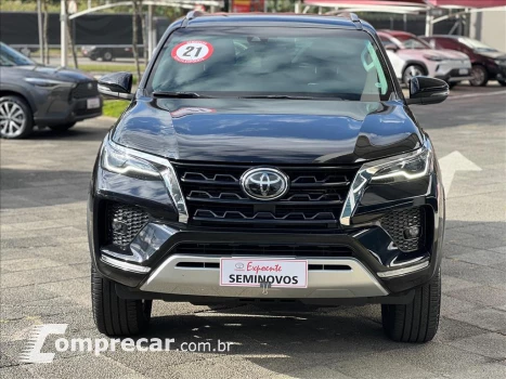 Toyota HILUX SW4 2.8 D-4D TURBO DIESEL SRX 7L 4X4 AUTOMÁ 4 portas