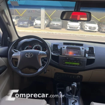 Hilux SW4 SRV D4-D 4x4 3.0 TDI Dies. Aut