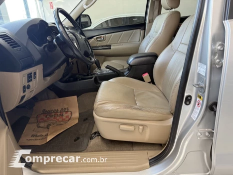 Hilux SW4 3.0 16V 4P SRV 4X4 7 LUGARES TURBO DIESEL AUTOMÁTI