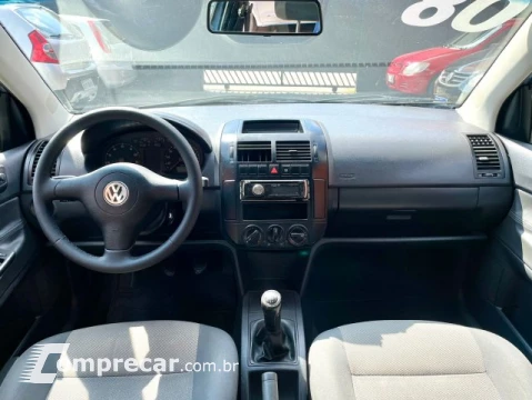Volkswagen POLO SEDAN - 1.6 MI 8V 4P MANUAL 4 portas