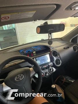Toyota ETIOS 1.5 XS Sedan 16V 4 portas