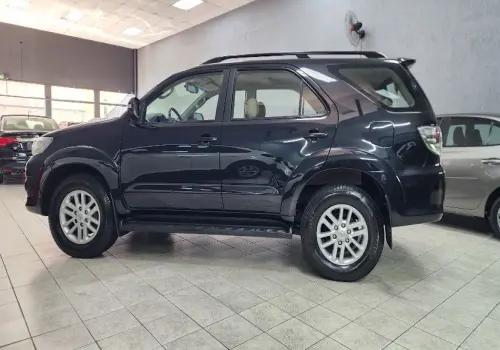 Hilux SW4 SRV D4-D 4x4 3.0 TDI Dies. Aut