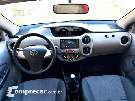 Etios Hatch 1.5 XLS
