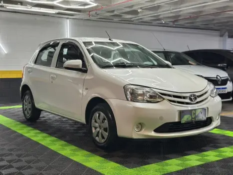 Toyota ETIOS HATCH - 1.3 X 16V 4P MANUAL 4 portas