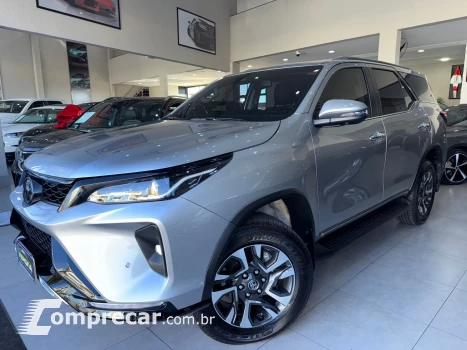 Toyota HILUX SW4 2.8 D-4d Turbo SRX Platinum 7L 4X4 4 portas