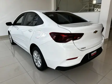 ONIX SEDAN Plus LT 1.0 12V TB Flex Mec.