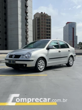 Volkswagen POLO SEDAN 1.6 8V 4 portas
