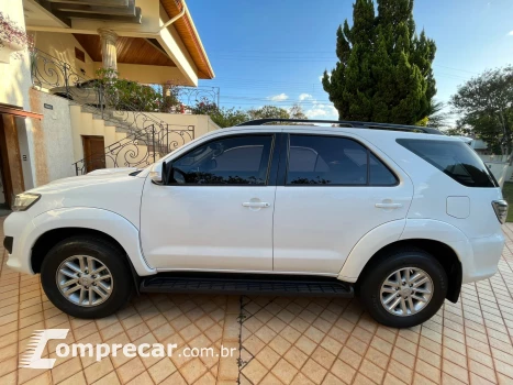Toyota HILUX SW4 3.0 4X4 12V TB 4 portas