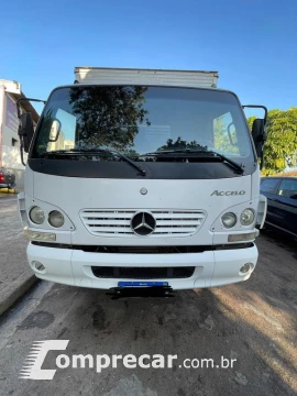 Mercedes-Benz Accelo 715 C 2 portas