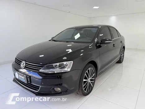 Volkswagen JETTA 2.0 TSI Highline 200cv 4 portas