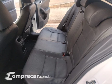 Volkswagen JETTA 2.0 Comfortline 120cv 4 portas