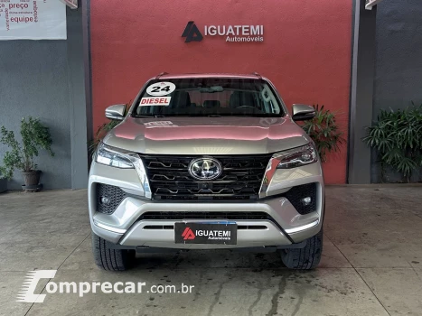 HILUX SW4 2.8 D-4D TURBO DIESEL SRX 7L 4X4 AUTOMÁTICO