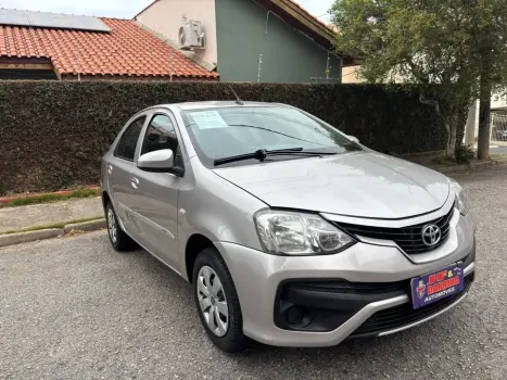 Toyota ETIOS 1.5 X Sedan 16V 4 portas