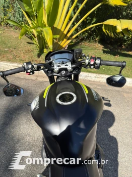 street triple rs