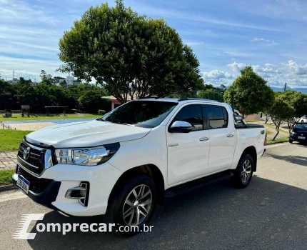 Toyota HILUX 2.8 D-4d Turbo CD SRV 4X4 4 portas