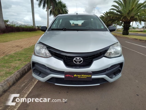 Toyota ETIOS 1.5 X Sedan 16V 4 portas