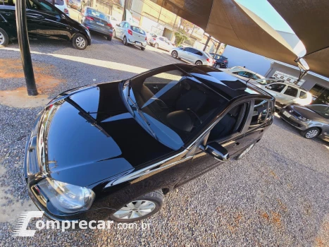 Volkswagen Polo Hatch. Sportline 1.6 8V (Flex) 4 portas