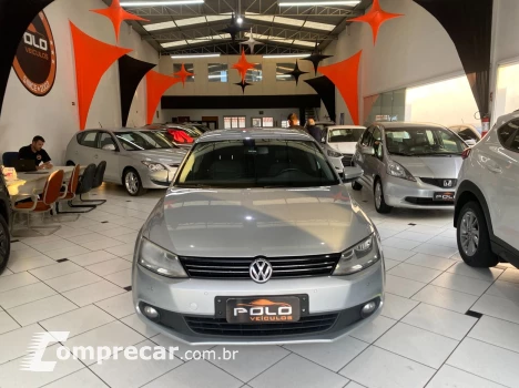Volkswagen JETTA 2.0 COMFORTLINE 120CV VOLKSWAGEN 4 portas