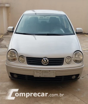 Volkswagen POLO SEDAN 2.0 MI Comfortline 8V 4 portas