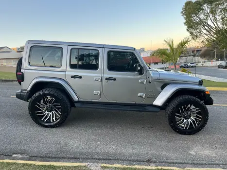WRANGLER 2.0 TURBO GASOLINA SAHARA 4P 4X4 AT8