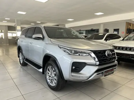 Toyota HILUX SW4 2.8 D-4d Turbo SRX 7L 4X4 4 portas