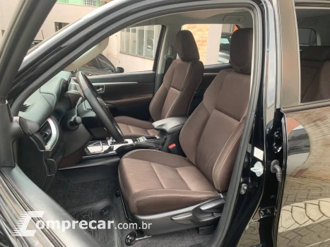 Hilux SW4 SR 4x2 2.7 Flex 16V Aut.