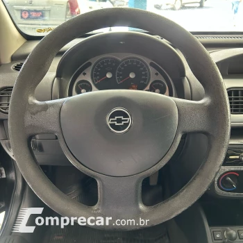 CORSA 1.0 MPFI Premium Sedan 8V