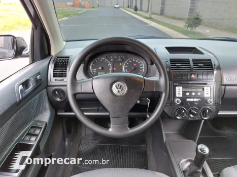 Volkswagen POLO SEDAN 1.6 8V 4 portas