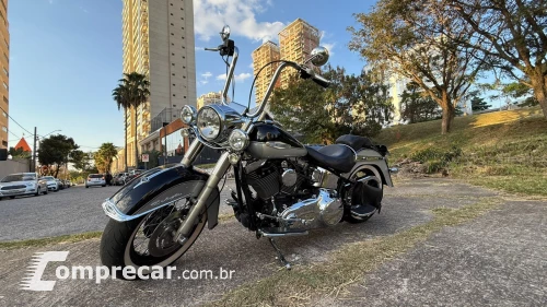 HARLEY-DAVIDSON Deluxe