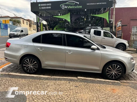 Volkswagen JETTA Highline 2.0 TSI 16V 4p Tiptronic 4 portas