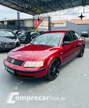 Volkswagen Passat Turbo 1.8 Mec. 4 portas