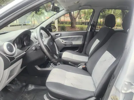 FIESTA 1.6 MPI Class Hatch 8V