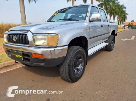 Toyota HILUX 3.0 SRV 4X2 CD 8V 4 portas