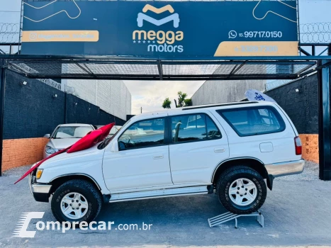 Toyota HILUX 3.0 SRV 4X4 CD 16V Turbo 4 portas