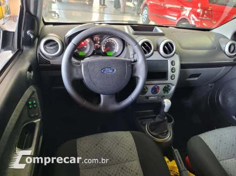 FIESTA 1.6 MPI Class Hatch 8V